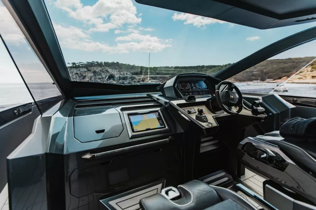 Rejs Luksusowym Jachtem Lamborghini - zdjęcie 3